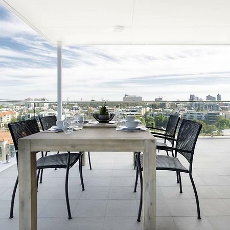 Minimalist Penthouse Condo With Skyline Vistas Perth Exterior foto