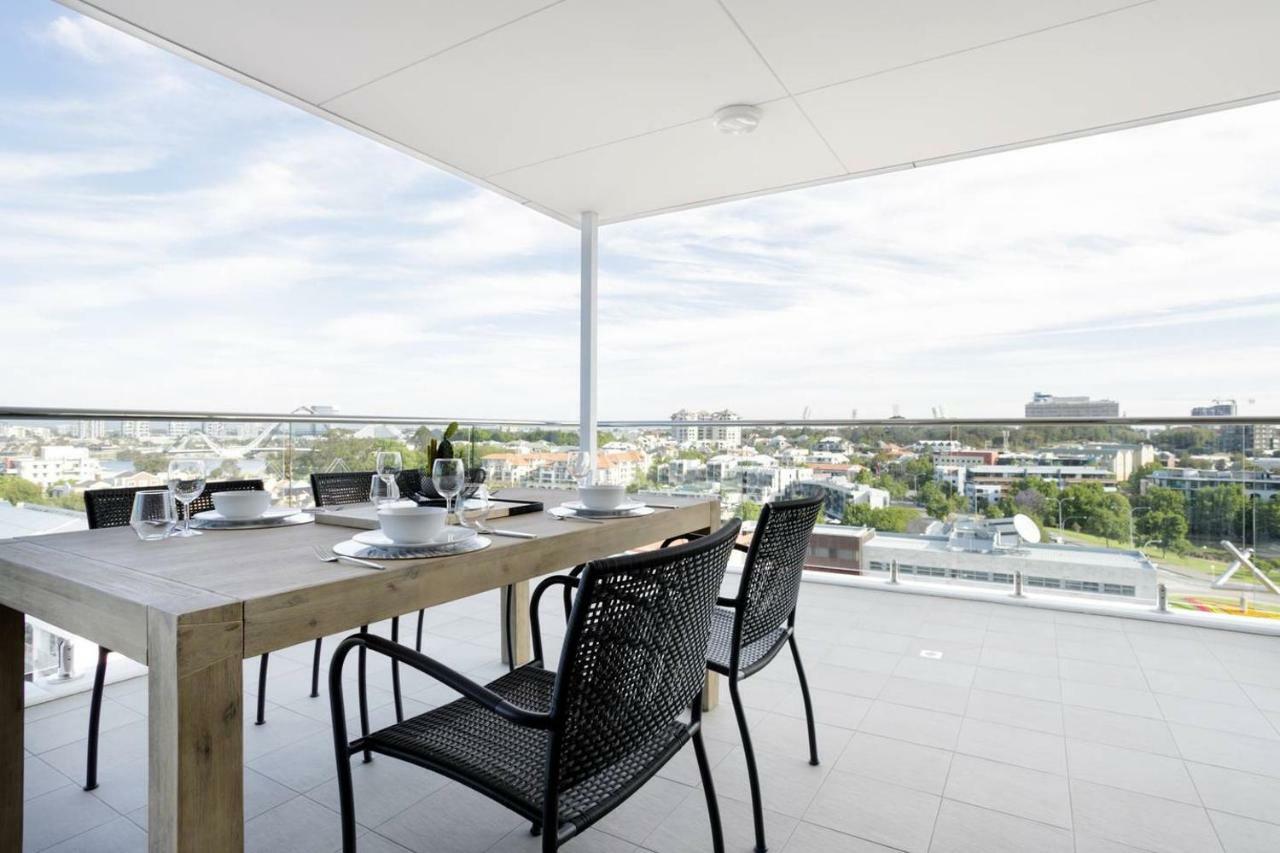 Minimalist Penthouse Condo With Skyline Vistas Perth Exterior foto